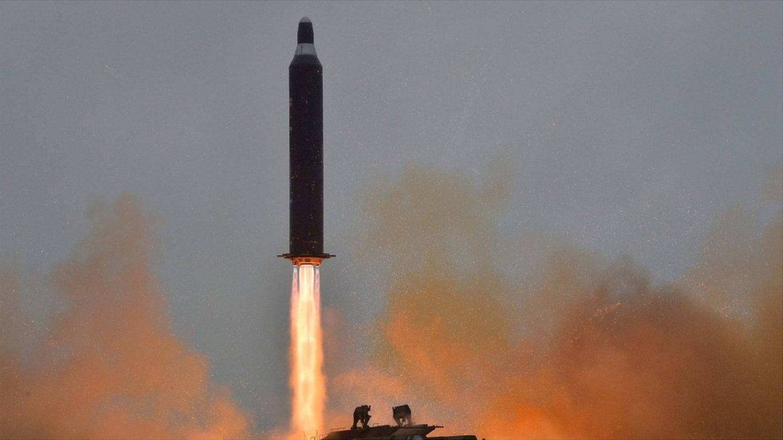 北朝鮮が中距離弾道ミサイル発射か 日本上空を通過し太平洋へ - BBC
