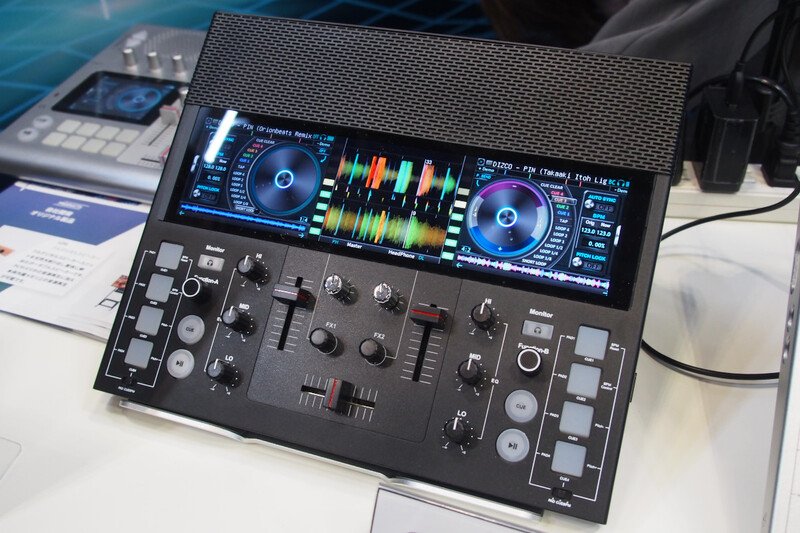 A4サイズのポータブルDJシステム「FJ1」を細かく見て、裏話も聞いてき