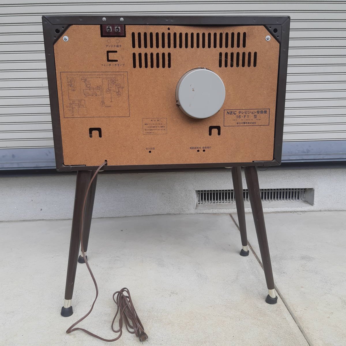 Yahoo!オークション - 昭和レトロ足付き白黒ブラウン管テレビ(メーカー