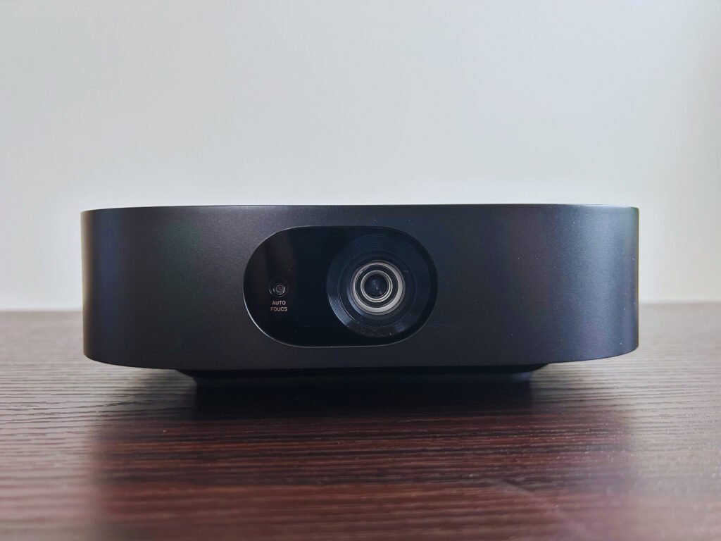どこでもすぐに映画館】Nebula Vega Portableを徹底レビュー【万能