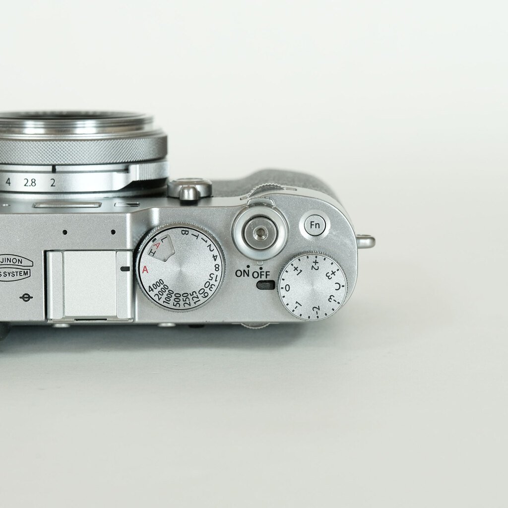 FUJIFILM X100F シルバーの出品 | ONE SCENE（ワンシーン）