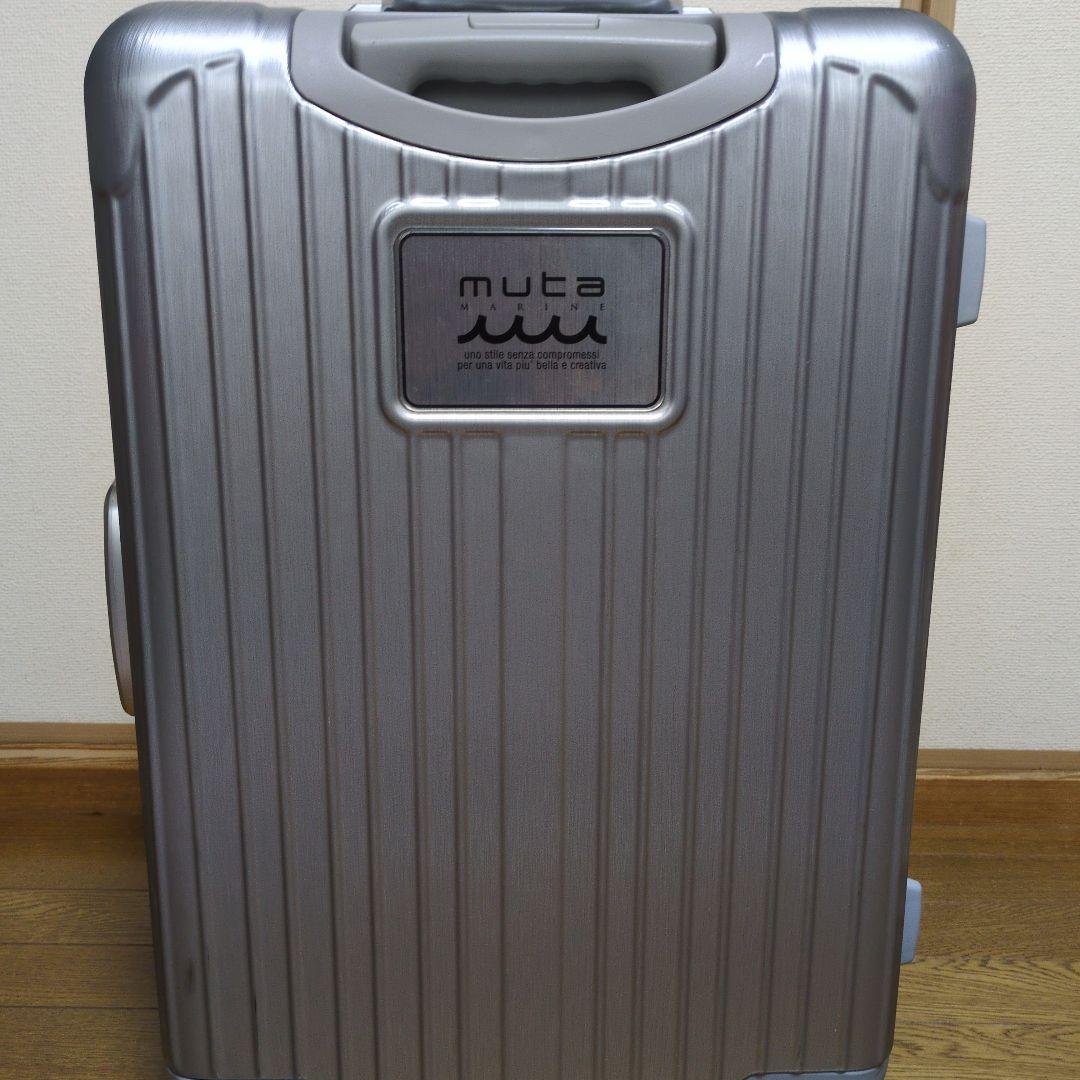 お値下　 muta シルバー キャリーケース　TSDロック付 スーツケース Mサイズ 4～6泊 66cm 73L TSAロック カバー/ネームタグ付