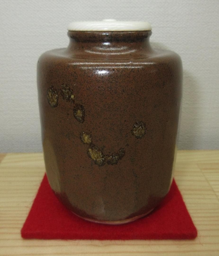 送料込【逢絢亭・新品】茶道具 茶入 美濃焼 瀬戸 仕覆 加藤弥右衛門 共箱入り 茶道具 茶入 「瀬戸 茶入」 加藤弥右衛門造 仕覆「段織花兎」 共箱付