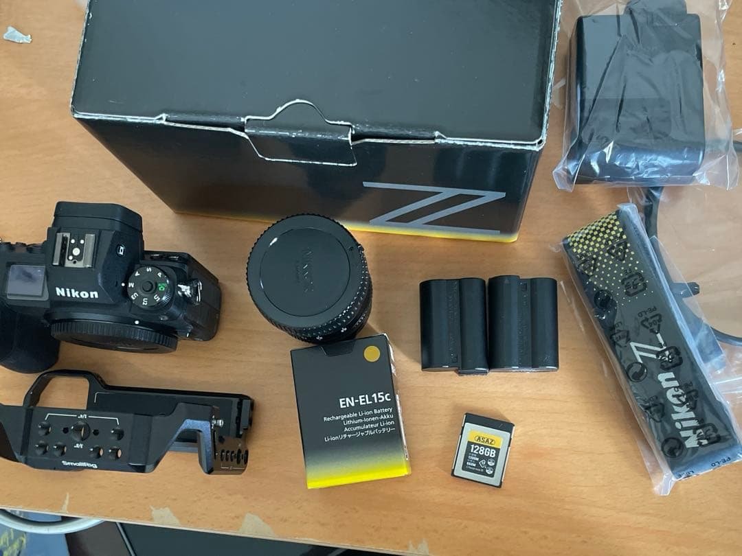 Nikon Zシリーズ ミラーレスカメラ 本体と付属品 Nikon Zシリーズ ミラーレスカメラ 本体と付属品