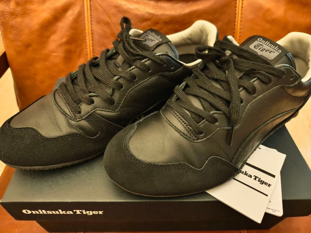 新品同様　Onitsuka Tiger SERRANO CL ブラック/27.0 1183C252_001_SR_RT_GLB?qlt=100