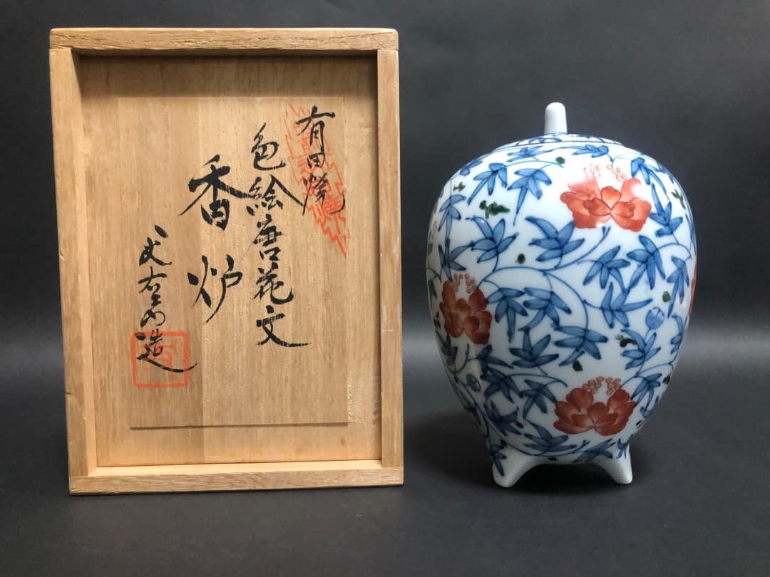 ゆゆです有田焼　色絵唐花文香炉　丈右衛門造　共箱　美品 ゆゆです有田焼 色絵唐花文香炉 丈右衛門造 共箱 美品 ゆゆ様専用です